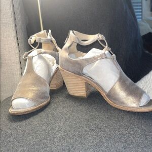 Eileen Fisher Open-Toe Sandals gold shimmer leather stacked heel back zipper